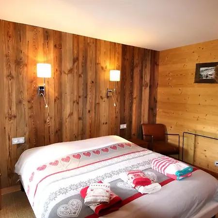 Charming W/ Mountain & Slope Views, Jacuzzi 木屋 *