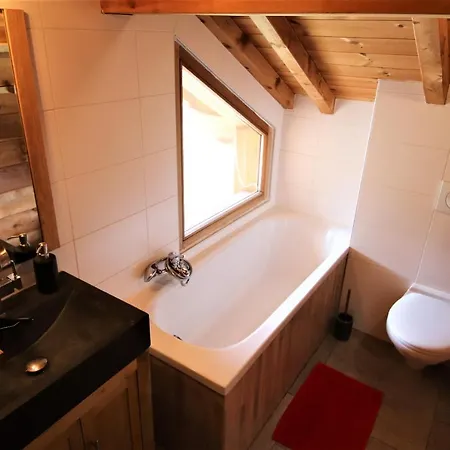 Charming W/ Mountain & Slope Views, Jacuzzi 木屋 瓦尔