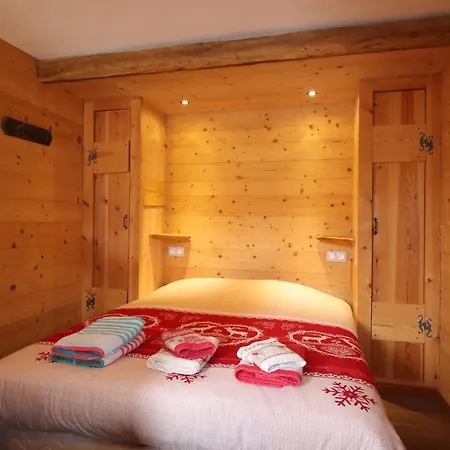 木屋 Charming W/ Mountain & Slope Views, Jacuzzi