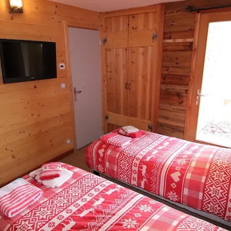 Charming W/ Mountain & Slope Views, Jacuzzi 木屋 *