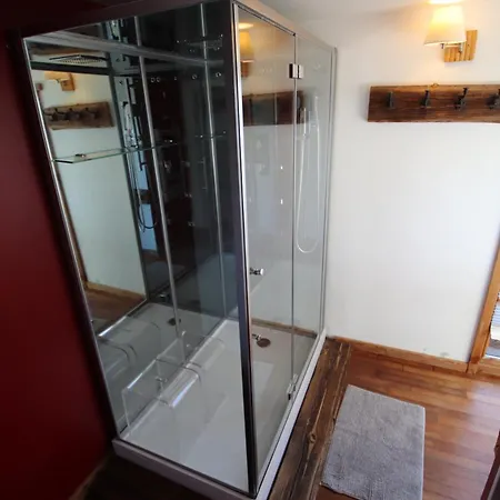 Charming W/ Mountain & Slope Views, Jacuzzi 木屋 瓦尔