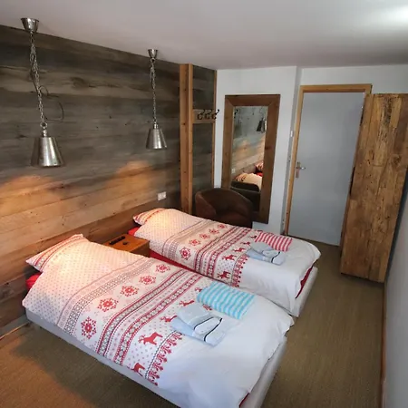 木屋 Charming W/ Mountain & Slope Views, Jacuzzi 瓦尔