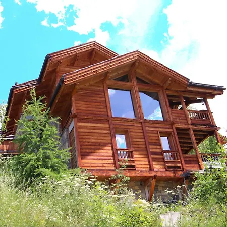 Charming W/ Mountain & Slope Views, Jacuzzi * 瓦尔